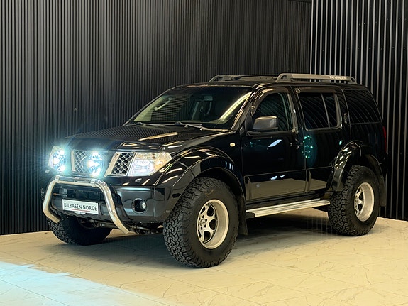Nissan Pathfinder 3 of 5