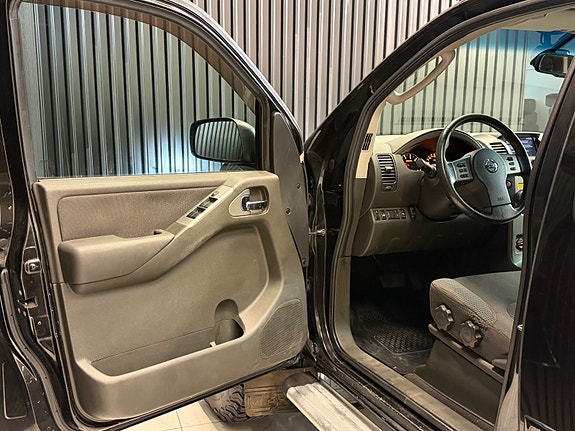 Nissan Pathfinder 19 of 30
