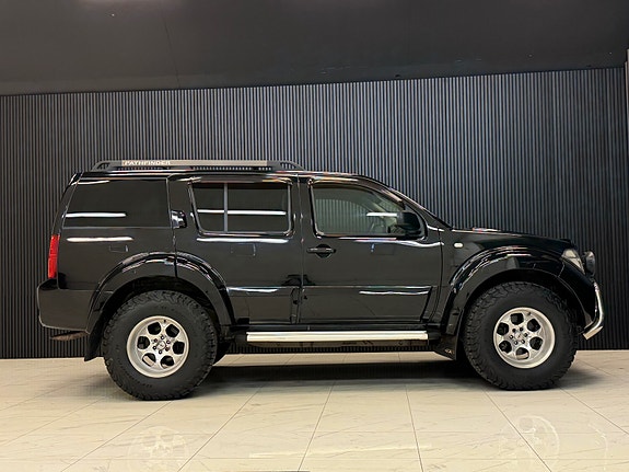 Nissan Pathfinder 8 of 30