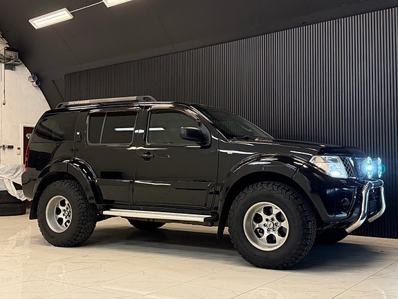 Nissan Pathfinder 12 of 30