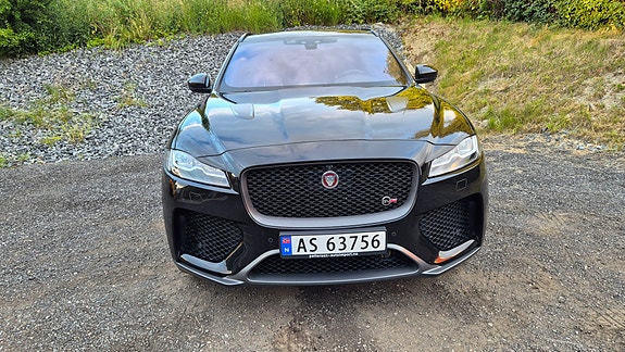 Jaguar F-PACE 3 of 5