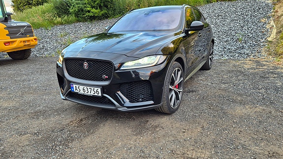 Jaguar F-PACE 2 of 5