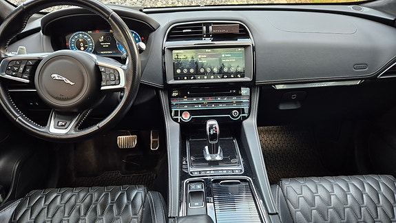 Jaguar F-PACE 16 of 30