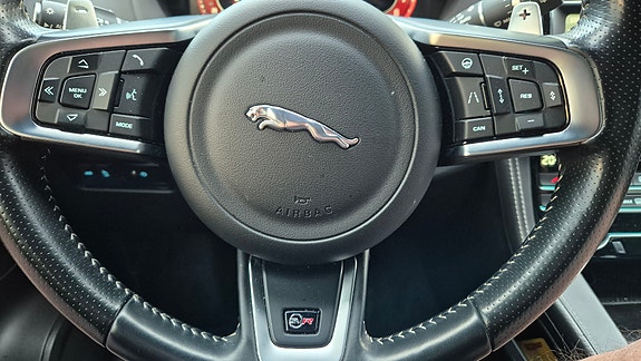 Jaguar F-PACE 27 of 30