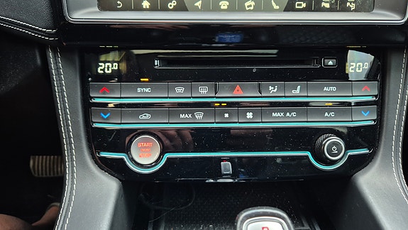 Jaguar F-PACE 24 of 30