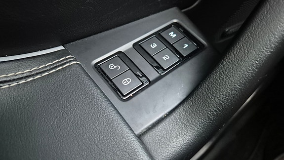Jaguar F-PACE 30 of 30