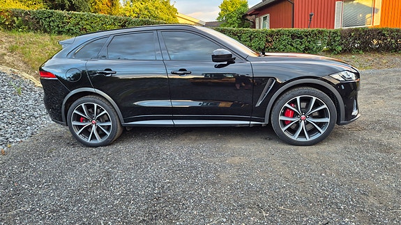 Jaguar F-PACE 5 of 5