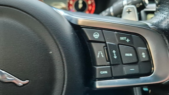 Jaguar F-PACE 26 of 30
