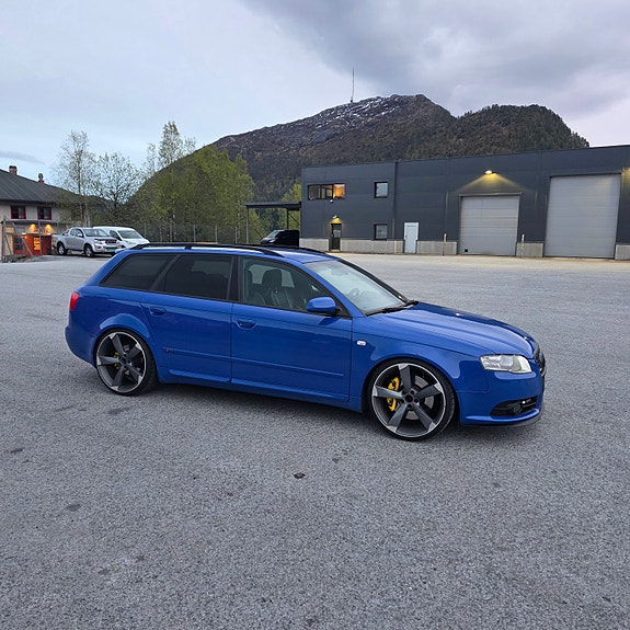 Audi A4 5 of 16