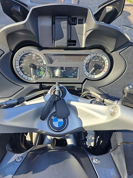 BMW R 1200 RT 2 of 3