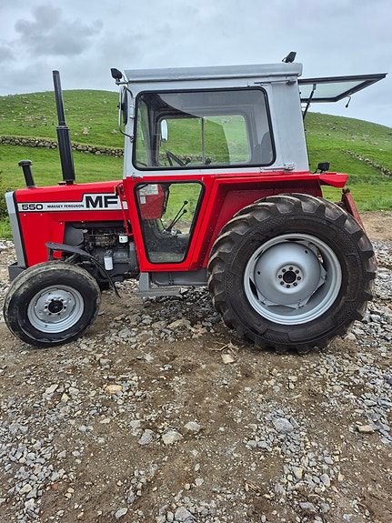 Massey Ferguson 550 3 of 5
