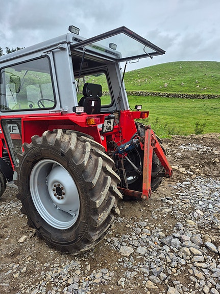 Massey Ferguson 550 2 of 5