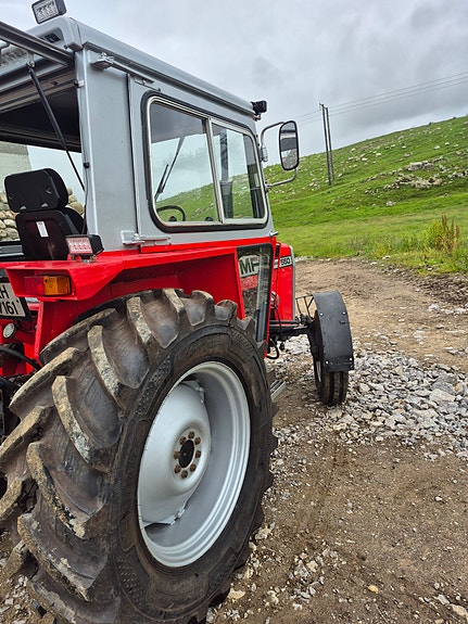 Massey Ferguson 550 4 of 5
