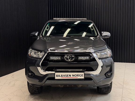 Toyota HiLux 3 of 5