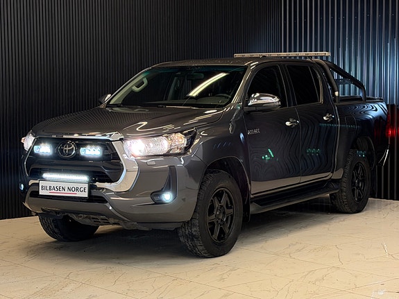Toyota HiLux 2 of 5