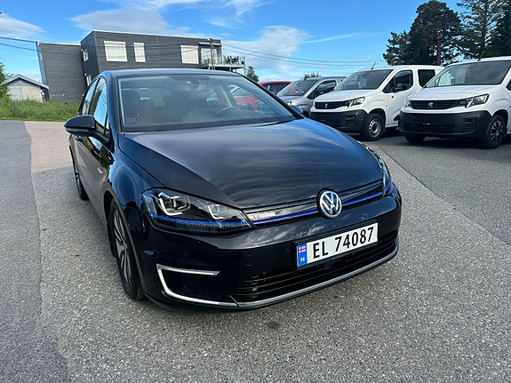 Volkswagen e-Golf VII 4 of 17