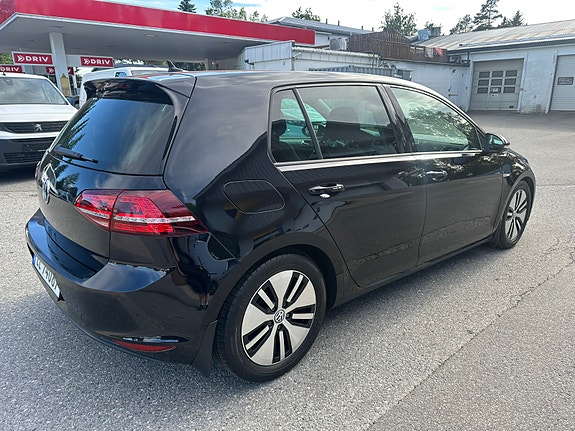Volkswagen e-Golf VII 2 of 17