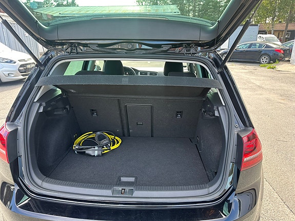 Volkswagen e-Golf VII 9 of 17