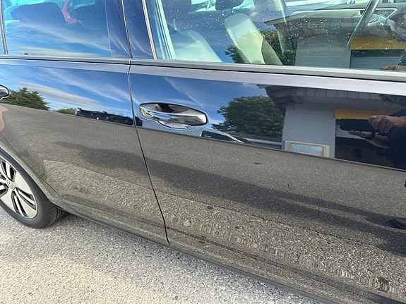 Volkswagen e-Golf VII 15 of 17