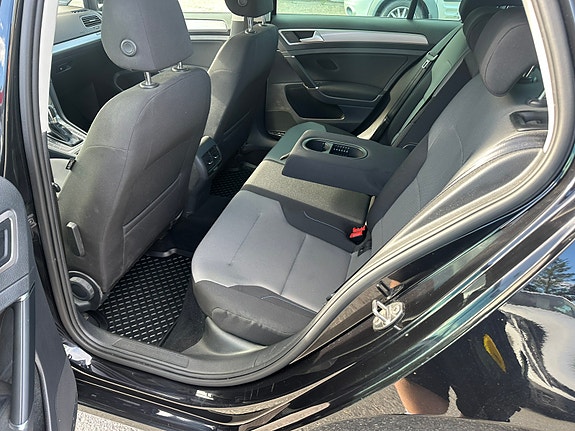 Volkswagen e-Golf VII 8 of 17