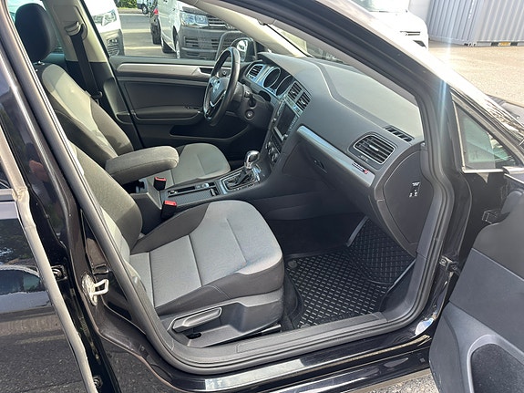 Volkswagen e-Golf VII 10 of 17