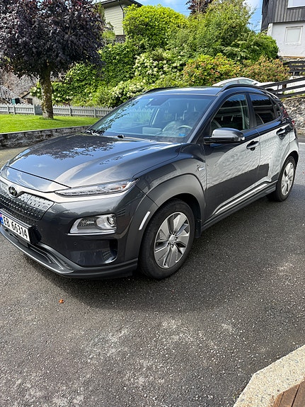 Hyundai Kona 2 of 5
