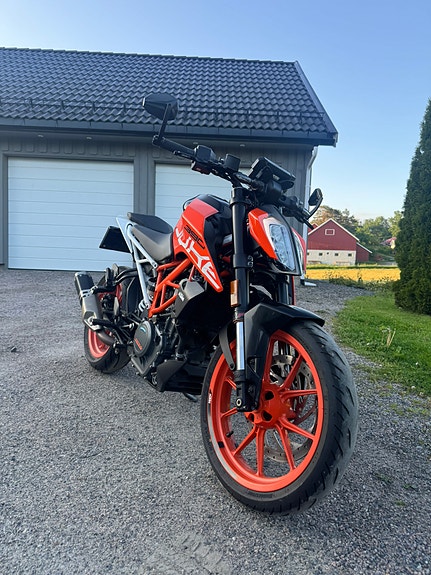 KTM 390 Duke 4 of 5