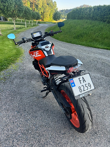KTM 390 Duke 2 of 5