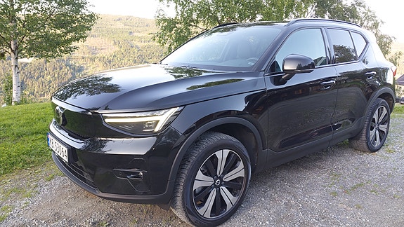 Volvo XC40 3 of 5