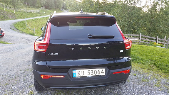 Volvo XC40 4 of 5