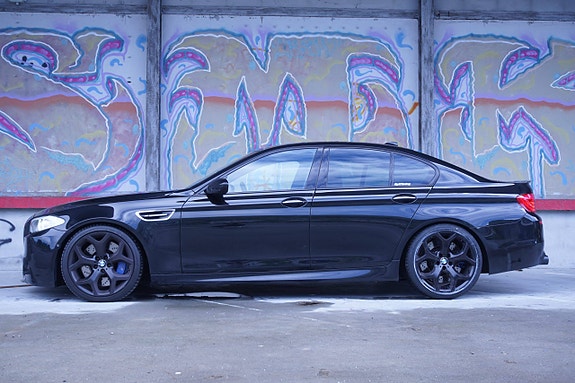 BMW M5 2 of 5
