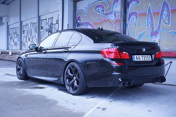 BMW M5 3 of 5