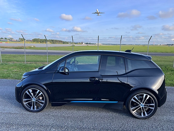 BMW i3s 2 of 5