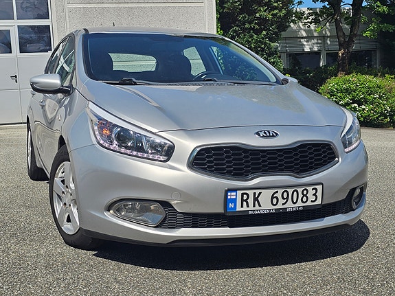 Kia Ceed 2 of 5