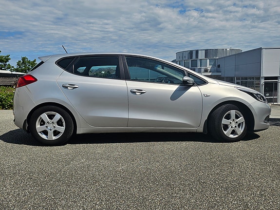 Kia Ceed 3 of 5