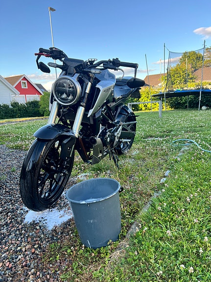 Honda CB 125 R 3 of 5