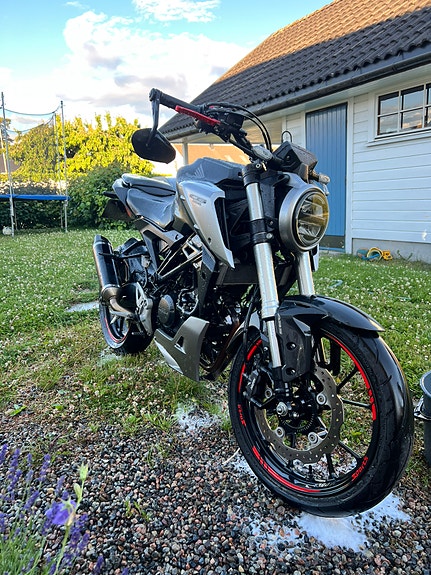 Honda CB 125 R 4 of 5