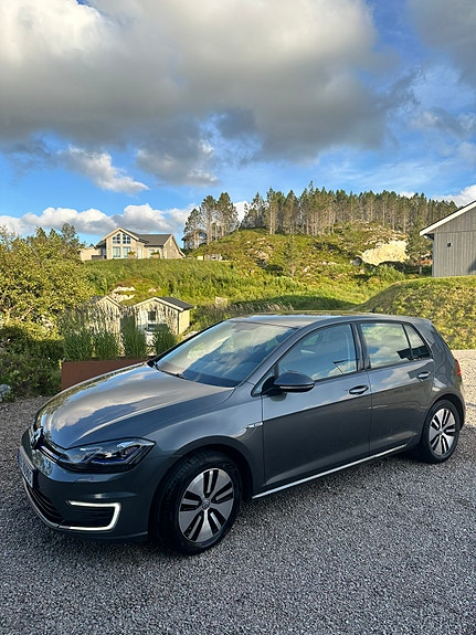 Volkswagen e-Golf VII 2 of 5
