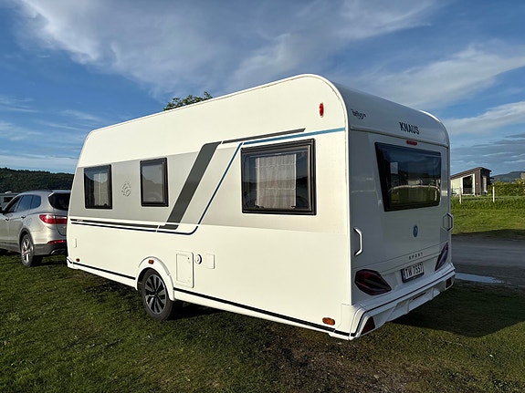 Knaus SPORT 500 EU KJØREVOGN / 2 ENKLE SENGER / ROMSLI BAD MED DUSJ / 3 of 5