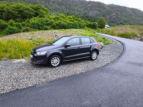Volkswagen Polo 2 of 5
