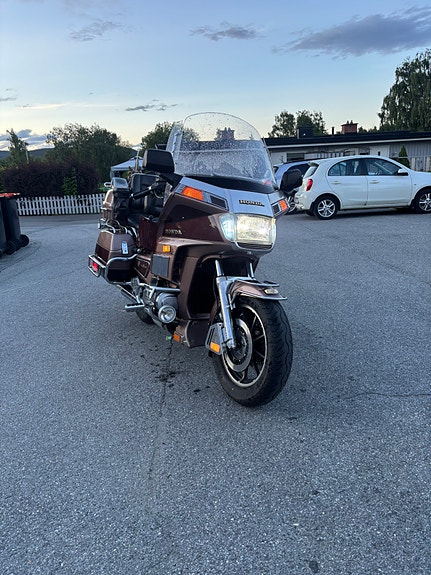 Honda GL 1200 Goldwing 2 of 5