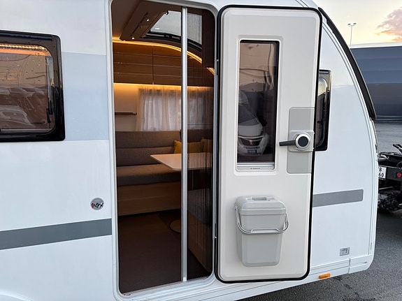 Adria Adora 502 UL 2 enkle senger / Flott sittegruppe i front / ALDE / GULVVARME / TV FESTE / 5 of 5