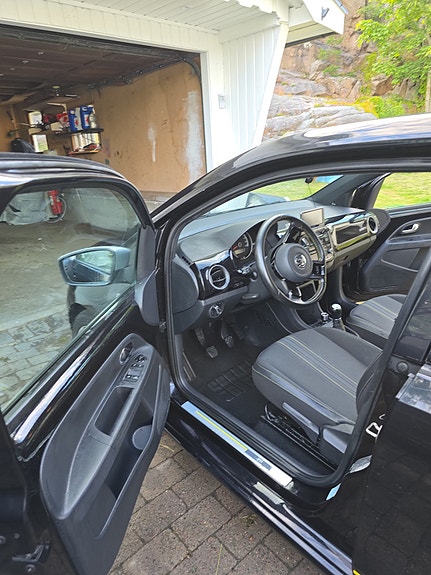 Volkswagen UP! 6 of 22