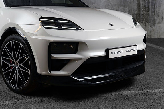 Porsche Macan 2 of 5