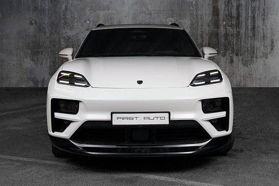 Porsche Macan 4 of 5
