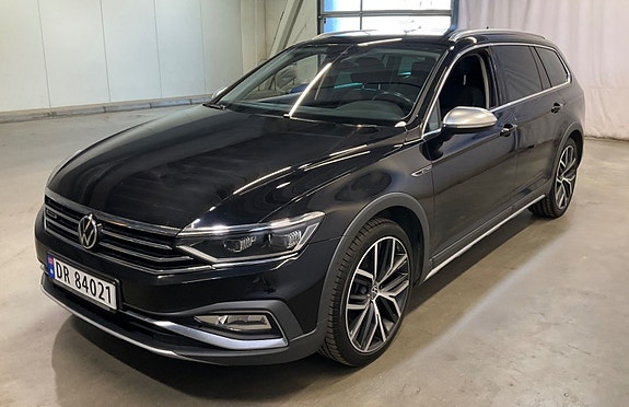 Volkswagen Passat Alltrack 2 of 5