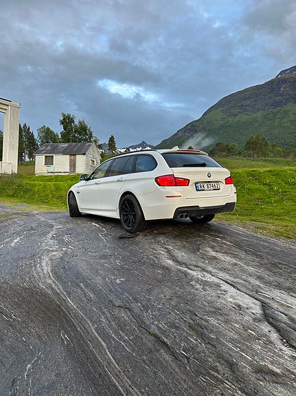 BMW 530d 3 of 5