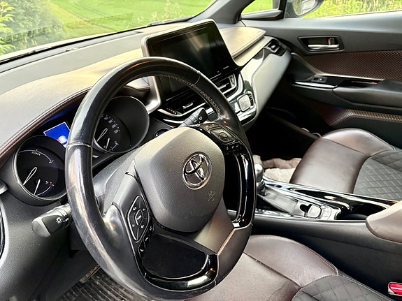 Toyota C-HR 5 of 5