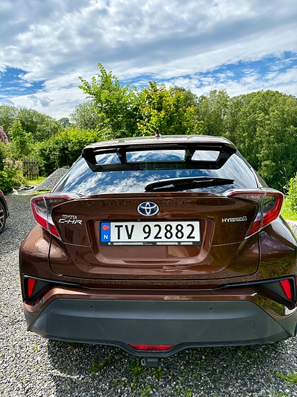 Toyota C-HR 3 of 5