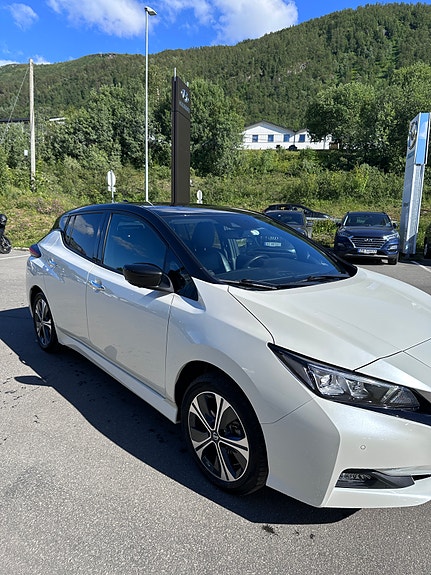 Nissan Leaf 3 of 5
